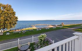 Baymont By Wyndham St. Ignace Lakefront
